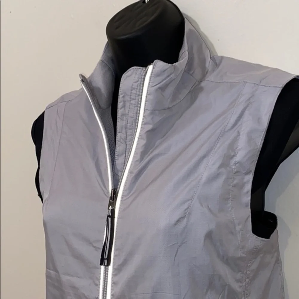 Women’s Nike Running Lightweight/Weatherproof Full Zip Vest